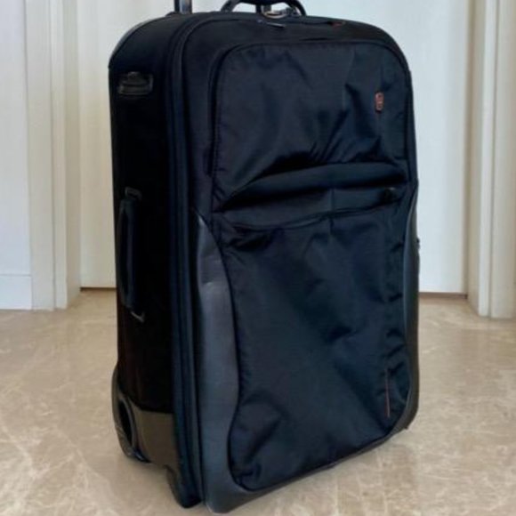 Tumi Other - T-Tech by Tumi Move 5622D overhead Carry On 22" black & orange